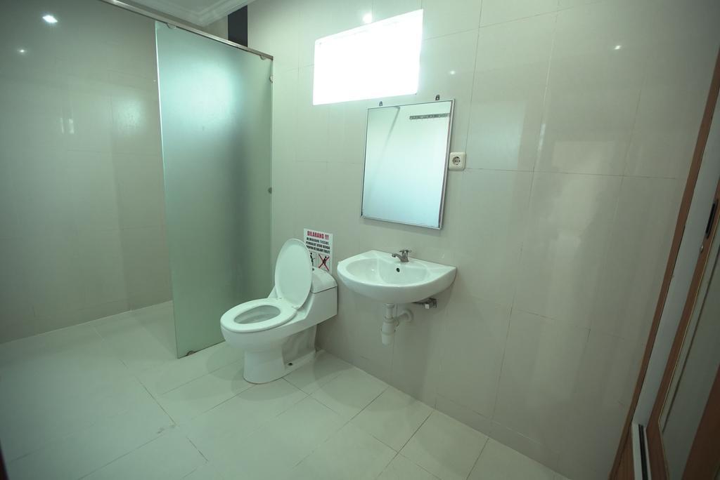 Готель Rena Segara House Kuta Кута Екстер'єр фото